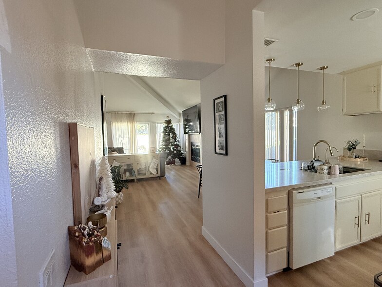 Building Photo - 2109 Northshore Dr