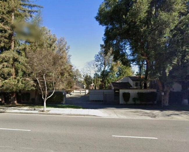 Building Photo - 22330 Victory Blvd