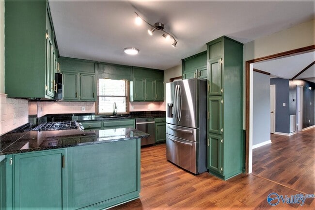 Building Photo - 697 Crestview Dr