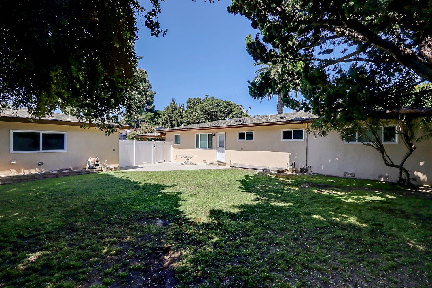 Building Photo - 2407 Mackay Ln