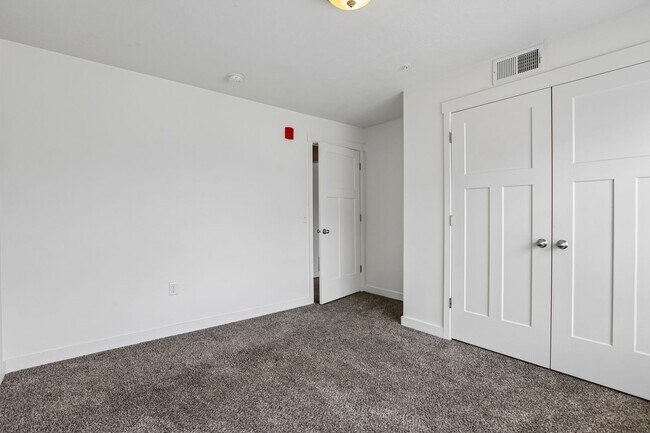 Building Photo - 734 E 500 S