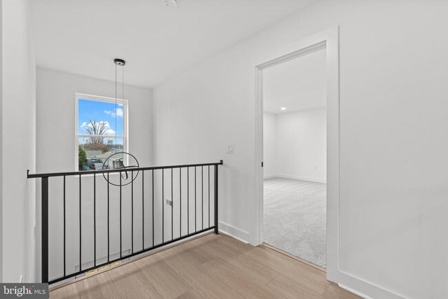 Building Photo - 265 Holly Dr