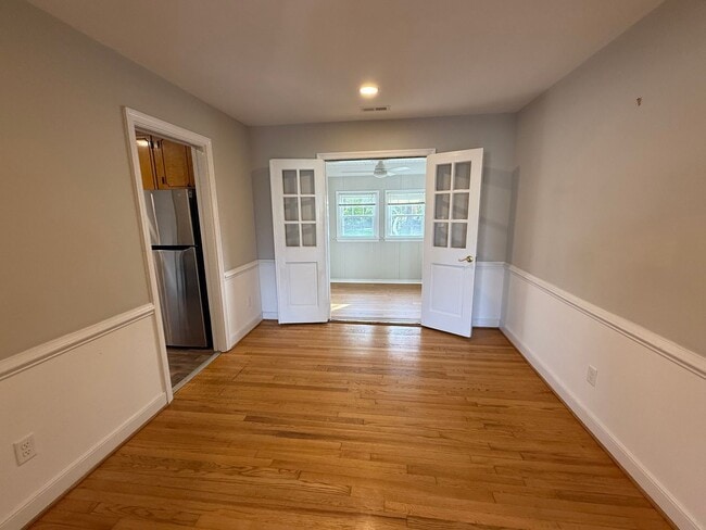 Building Photo - Three Bedroom Two Bath Home in Ridgeview/Parham & Ridge Area. Available in August!