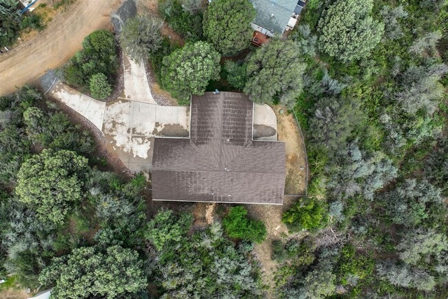 Building Photo - Nature at Your Back Door in this 3 Bedroom...