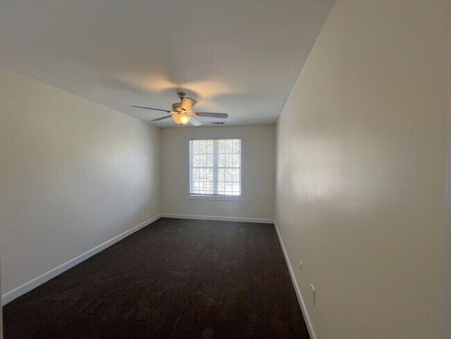 Building Photo - 4BRd Carleton Place, Upscale Brick town home, 1 car garage!  Central Wilmington!