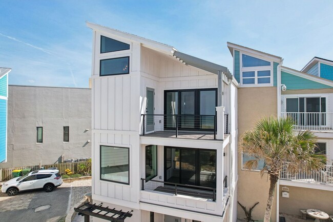 Building Photo - The townhome with ocean views from every room