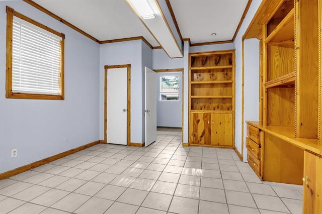 Building Photo - 2046 N Kimball Ave