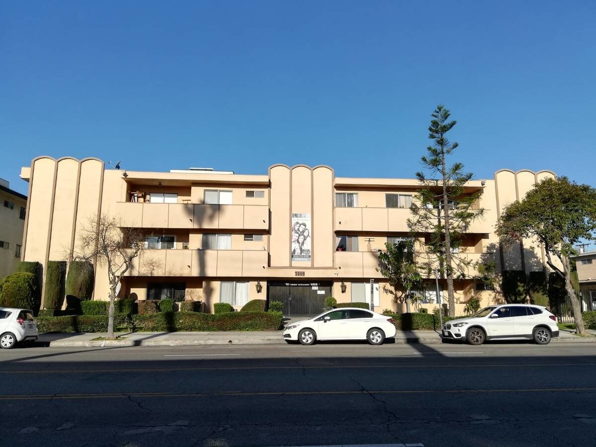 Building Photo - 7009 Coldwater Canyon Ave