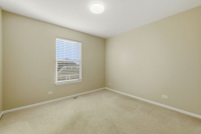 Building Photo - 218 Goldenrod Dr