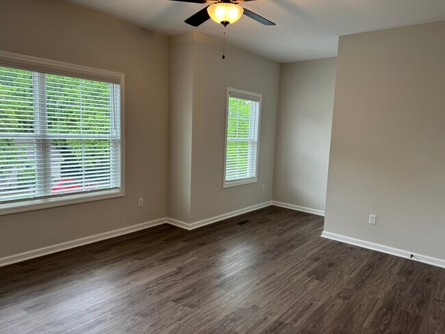 Building Photo - 205 Cherry Way