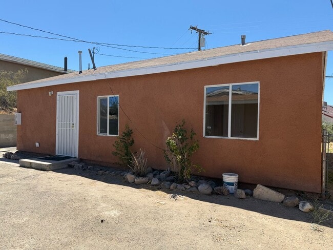 Building Photo - 400 W Fredricks St