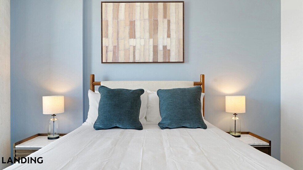 Building Photo - 513 S Damen Ave