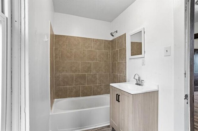 Building Photo - 710 Catherine St
