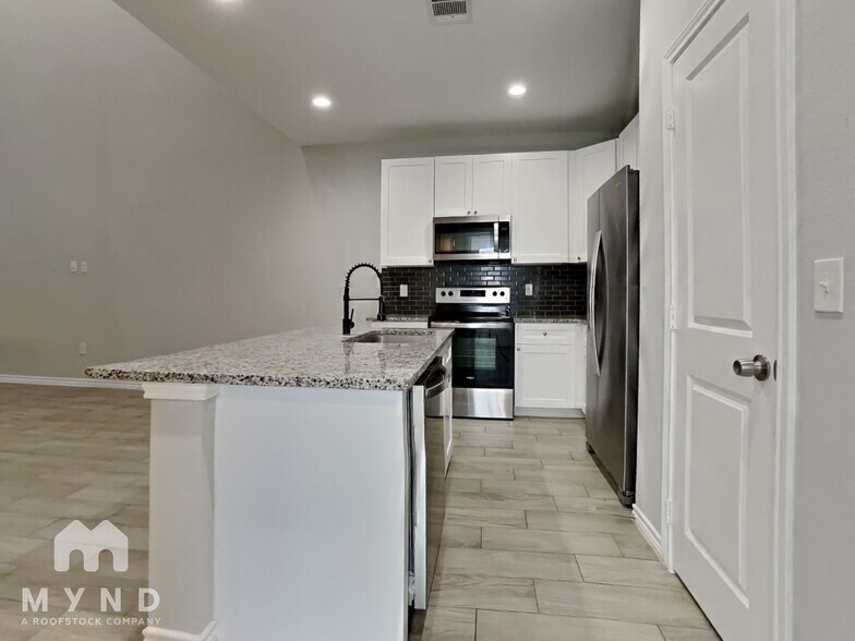 Building Photo - 15840 Forest Dr