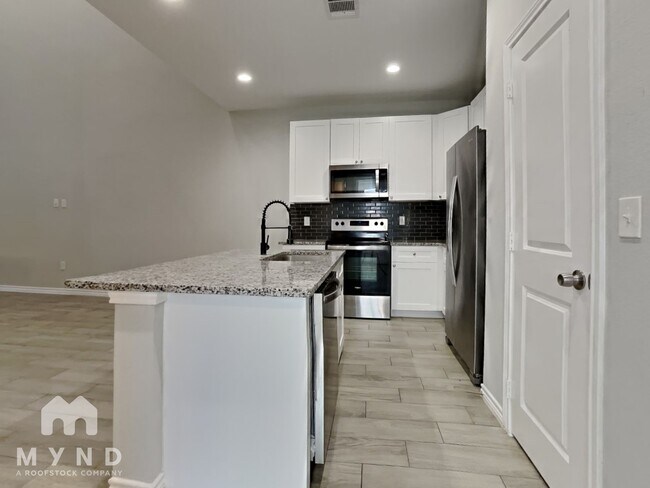 Building Photo - 15840 Forest Dr