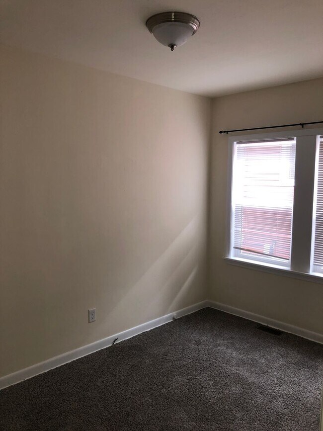 Building Photo - Charming 3-Bedroom Home Near Kenosha Dream...