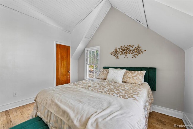 Building Photo - 1674 Eaton Rd