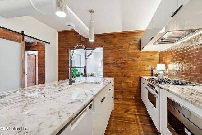 Building Photo - 301 S Toulme St