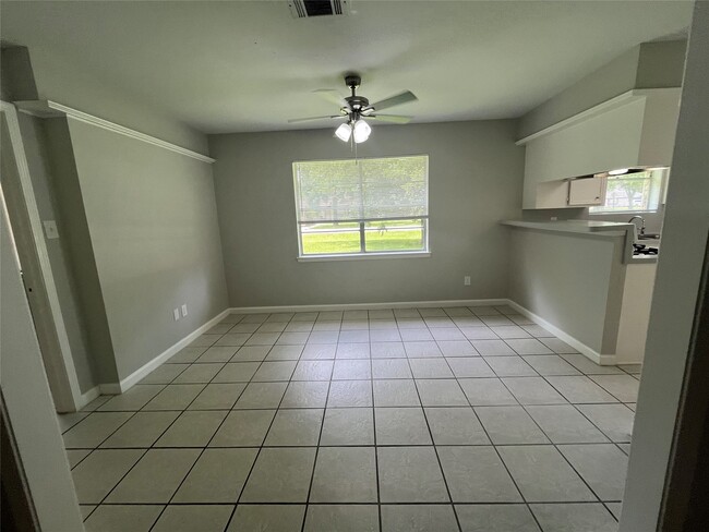 Building Photo - 2402 Fawnwood Ln