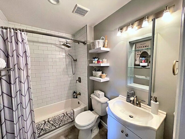 Building Photo - 225 Walnut St