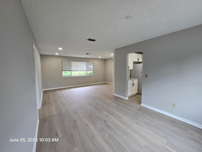 Building Photo - 427 SE Galleon Ln