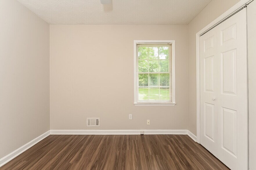 Building Photo - 2015 Lullwater Cir