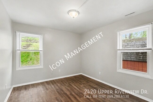 Building Photo - 2420 Upper Riverview Dr