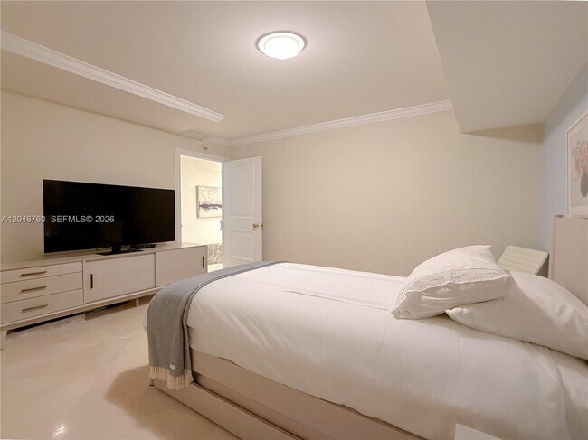 Building Photo - 1111 Crandon Blvd