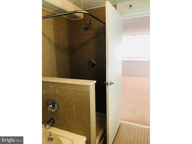 Building Photo - 2300 Walnut Street Unit 3B-330