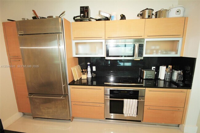 Building Photo - 950 Brickell Bay Dr