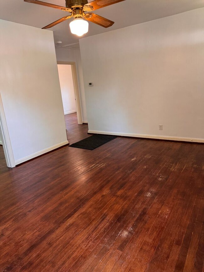 Building Photo - 613 Westview Dr