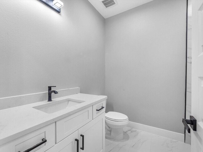 Building Photo - 1084 Junell St