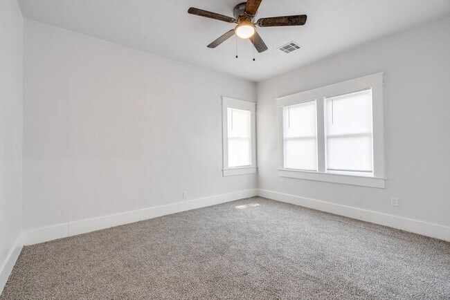 Building Photo - 1528 N Beard Ave