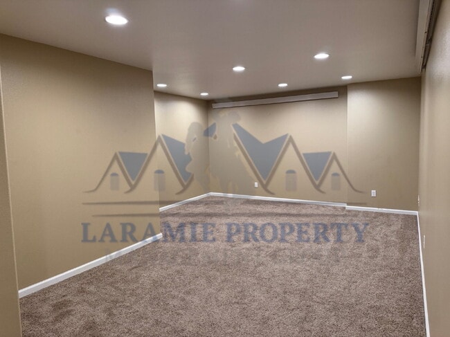 Building Photo - Private entrance- Basement 1 Bedroom Apart...