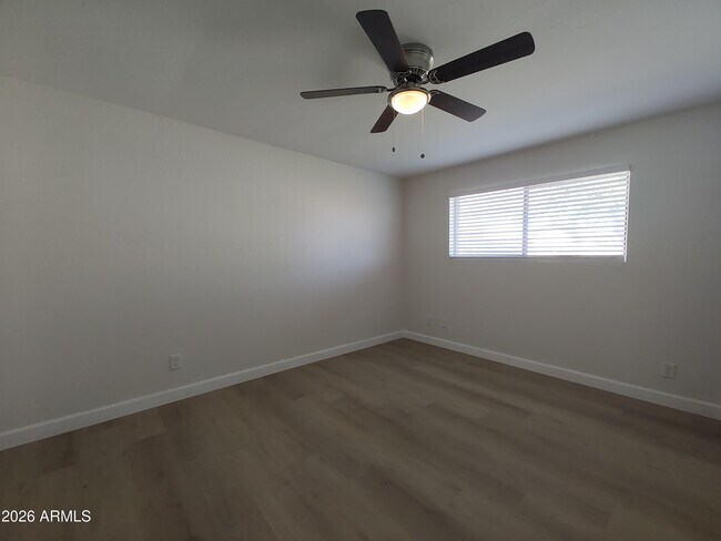 Building Photo - 2316 E Karen Dr