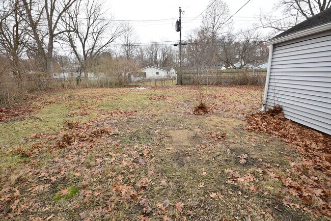 Building Photo - 3 bed 1 bath home in the Riverside/Keller park area