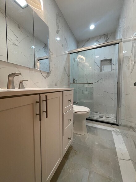 Building Photo - 101 Romaine Ave