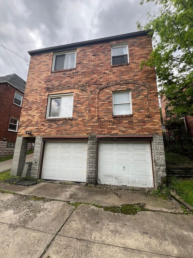 Building Photo - 3870 Beechwood Blvd
