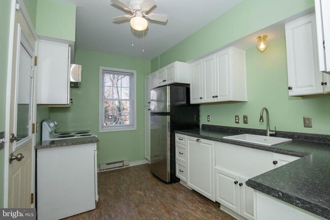 Building Photo - 106 S Maple Ave