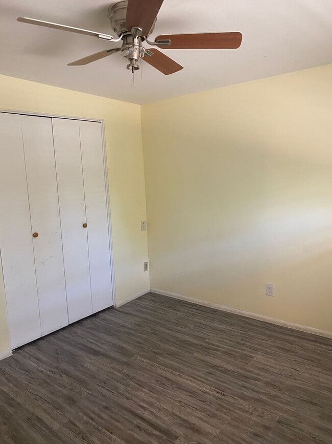 Building Photo - Eastside 3 bed 2 bath - Pool and Garage