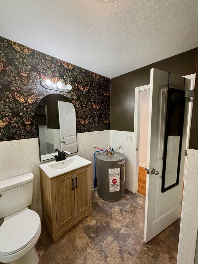 Building Photo - Charming 3-Bedroom Home with Updated Kitch...