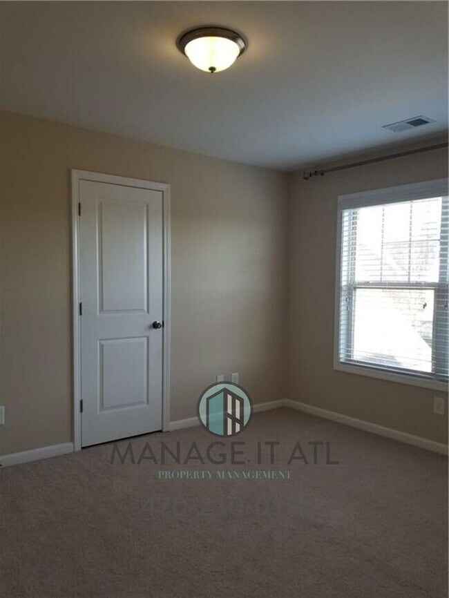Building Photo - Beautiful 5BR/4BA Home in Just 5 Min from MALL OF GA