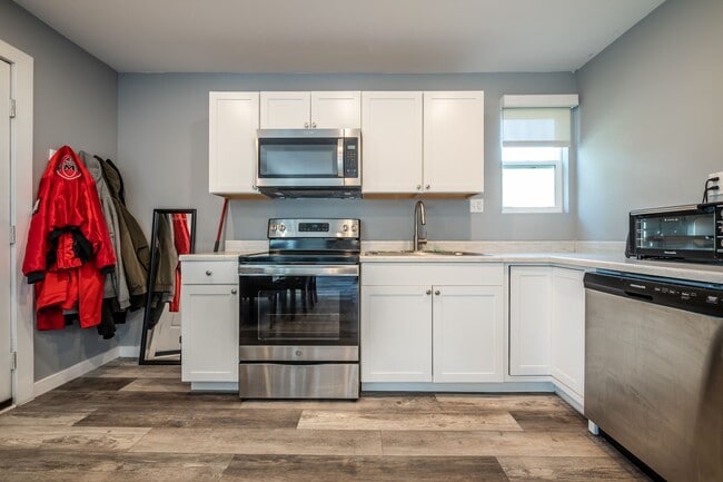 Building Photo - 2621 Wood Ave