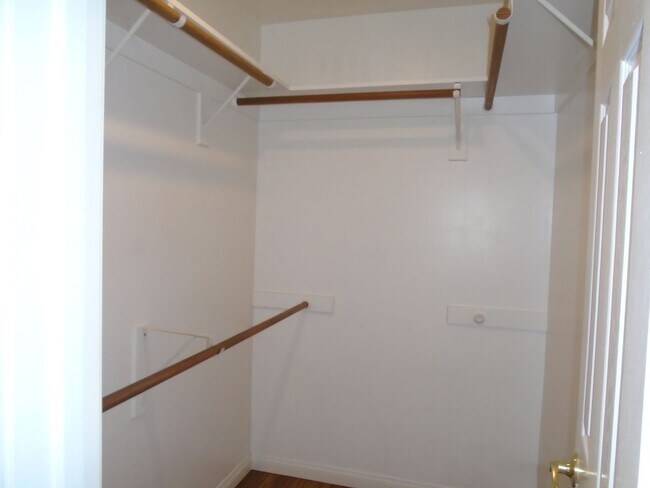 Building Photo - 10314 Iroquois Ln