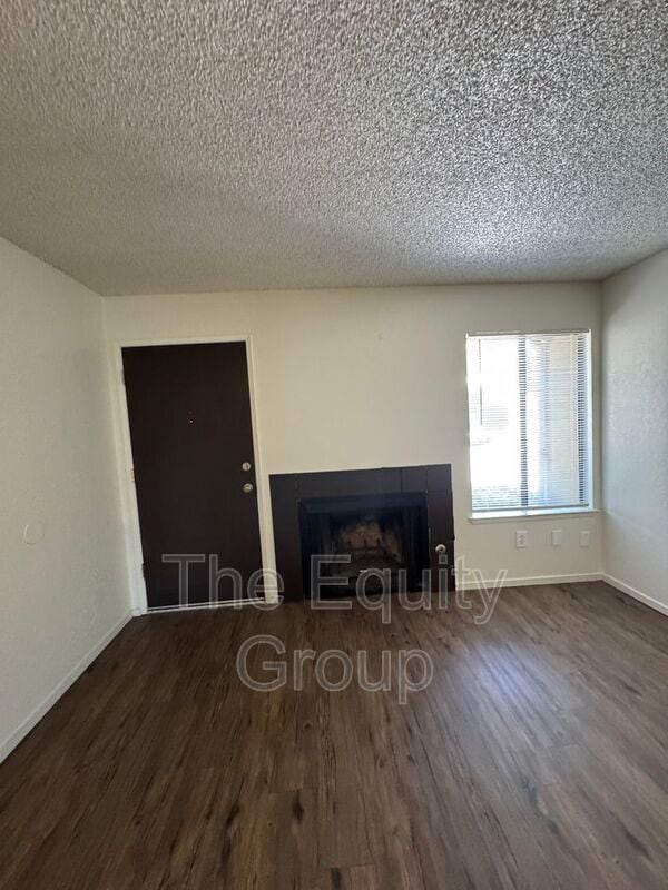 Building Photo - 3533 S County Center Dr