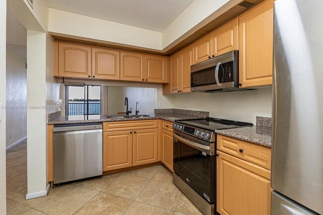 Building Photo - 109 Lake Emerald Dr