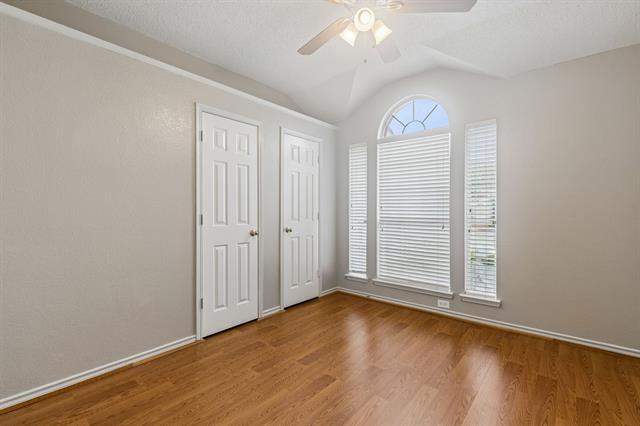 Building Photo - 300 Thomas Dr