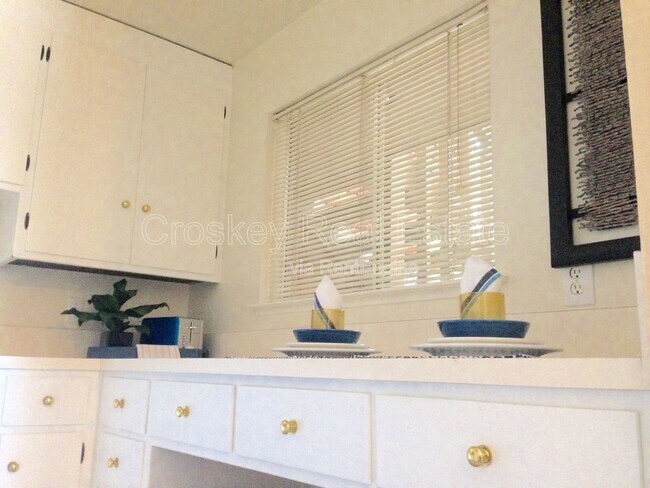 Building Photo - 1250 Escobar St