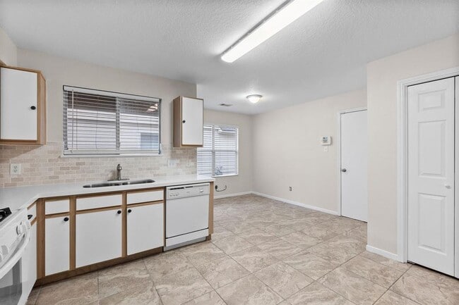 Building Photo - 16957 Wren Hill St