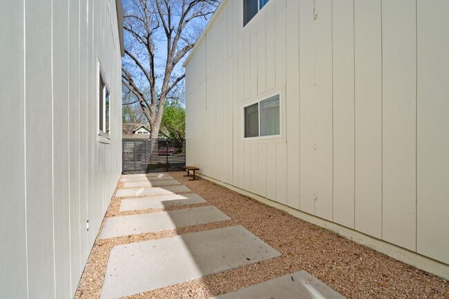 Building Photo - 4103 Speedway